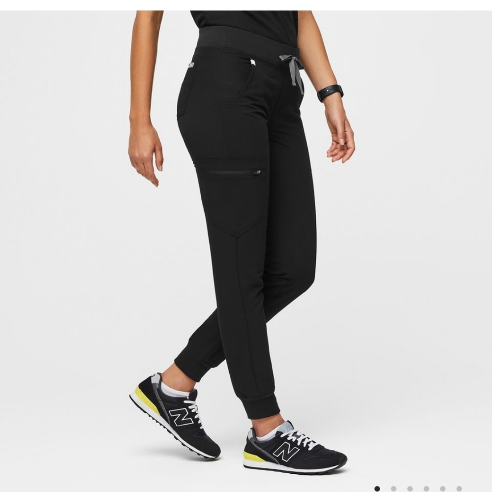 Figs Zamora scrub joggers size small black like new